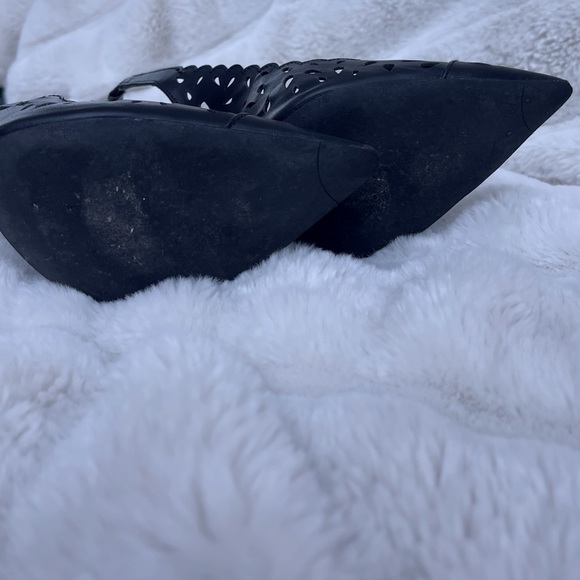 BCBG Slingback Stiletto - 8.5W - Picture 6 of 6